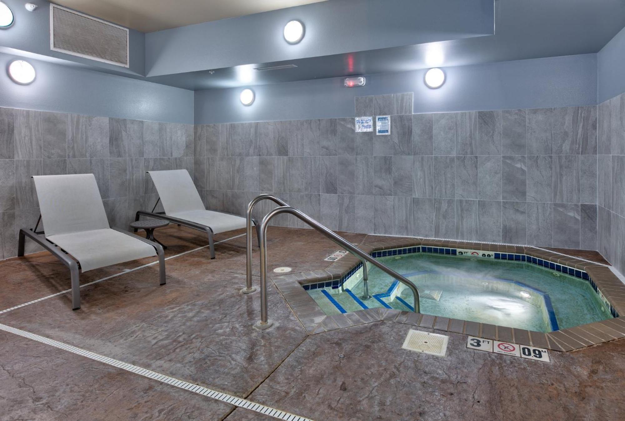 Holiday Inn Express Hotel & Suites Shakopee By Ihg Exterior photo