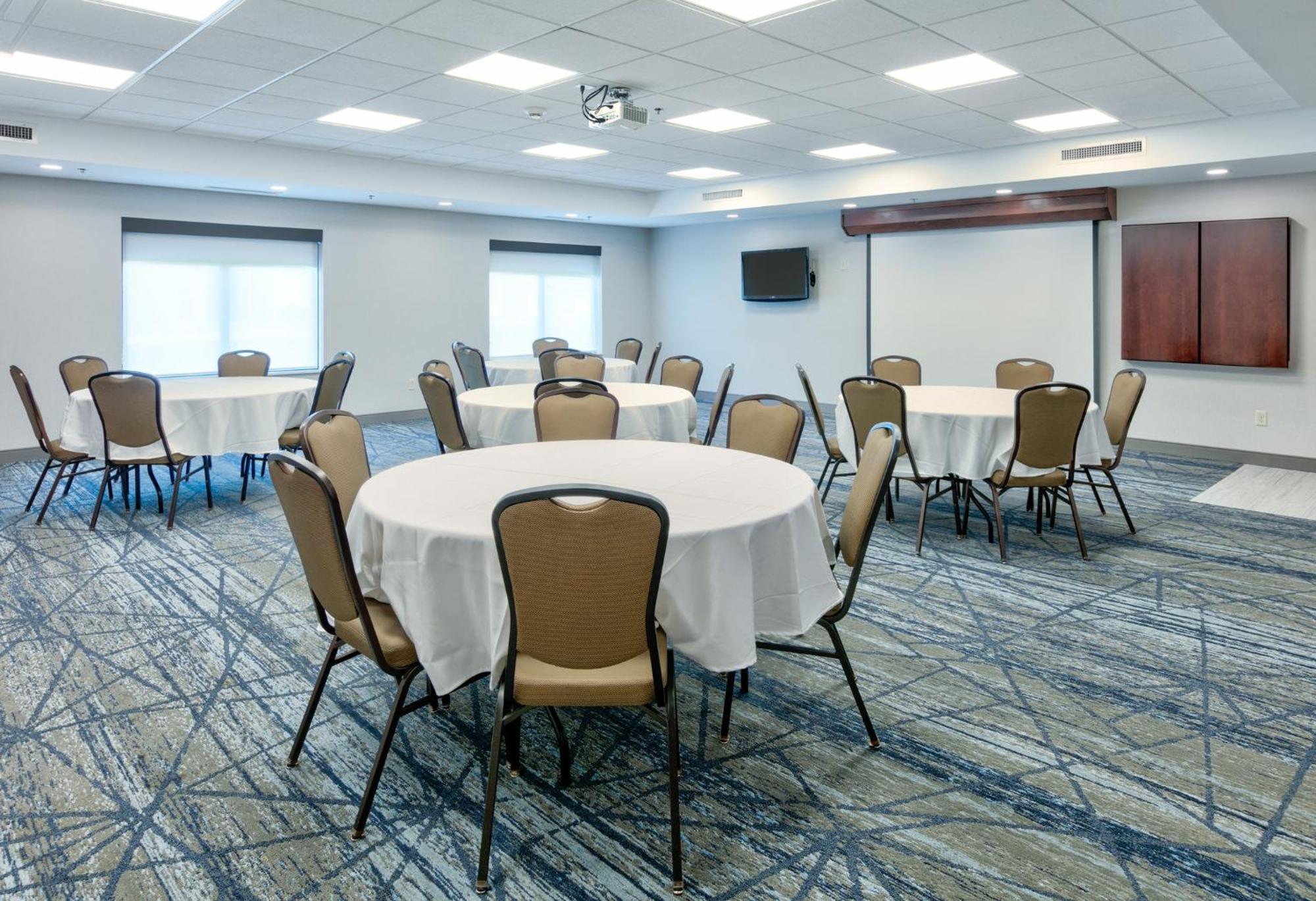 Holiday Inn Express Hotel & Suites Shakopee By Ihg Exterior photo